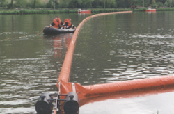 Schwimmkörper  Ölsperre: Freibord über Wasserobelfläsche 200 mm / Tauchtiefe: 150 mm
