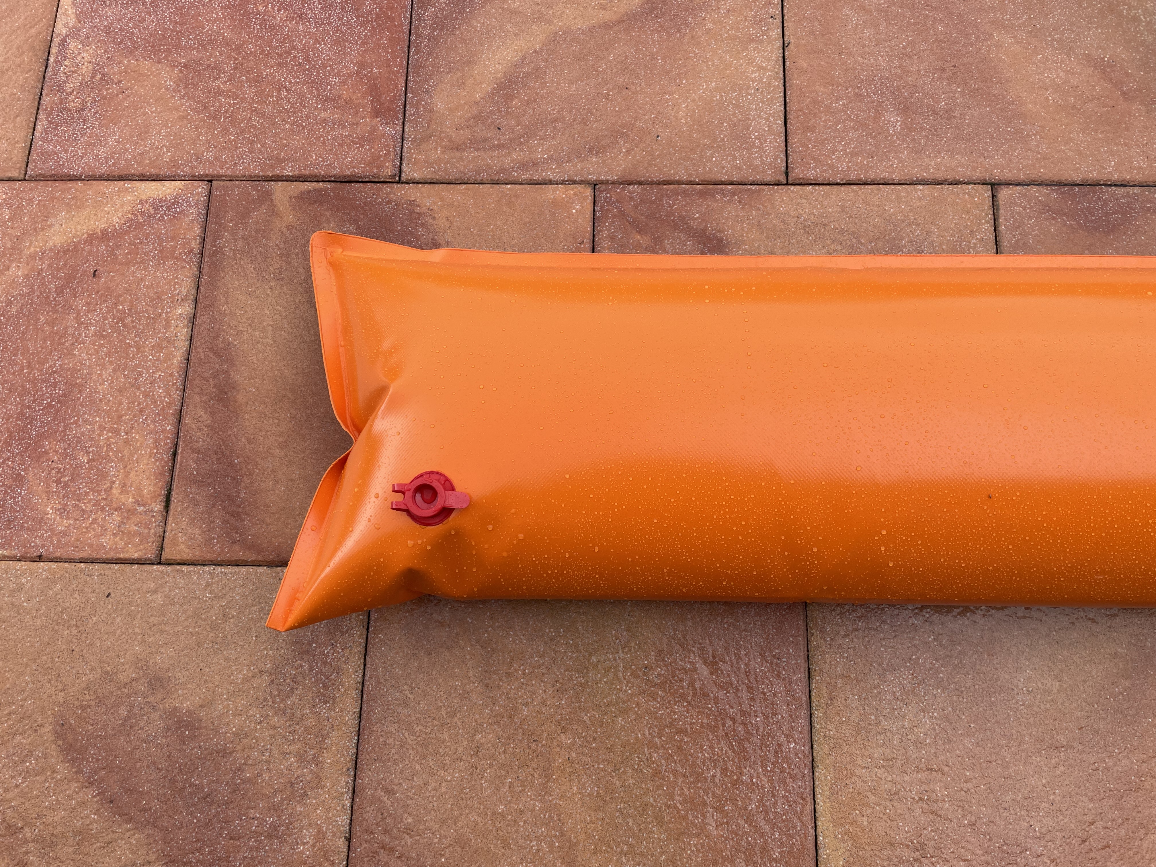 Wasserbarrier-von-aude-Einfuellstutzen_0519